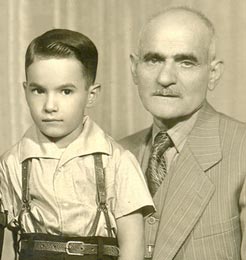 José Constantino Kairalla Riemma e seu av José Kairalla