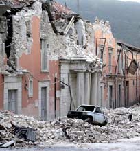 Destruies do terremoto na Itlia